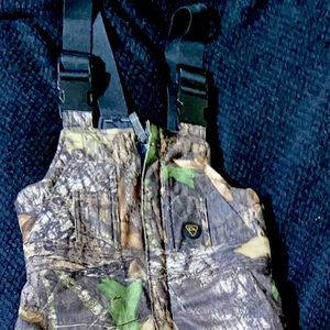 Youth size 6 regular 10X camo insulated hunting bibs. EUC!!
